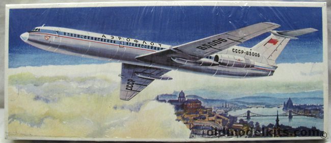 KVZ 1/100 Tupolev Tu-154 Aeroflot plastic model kit